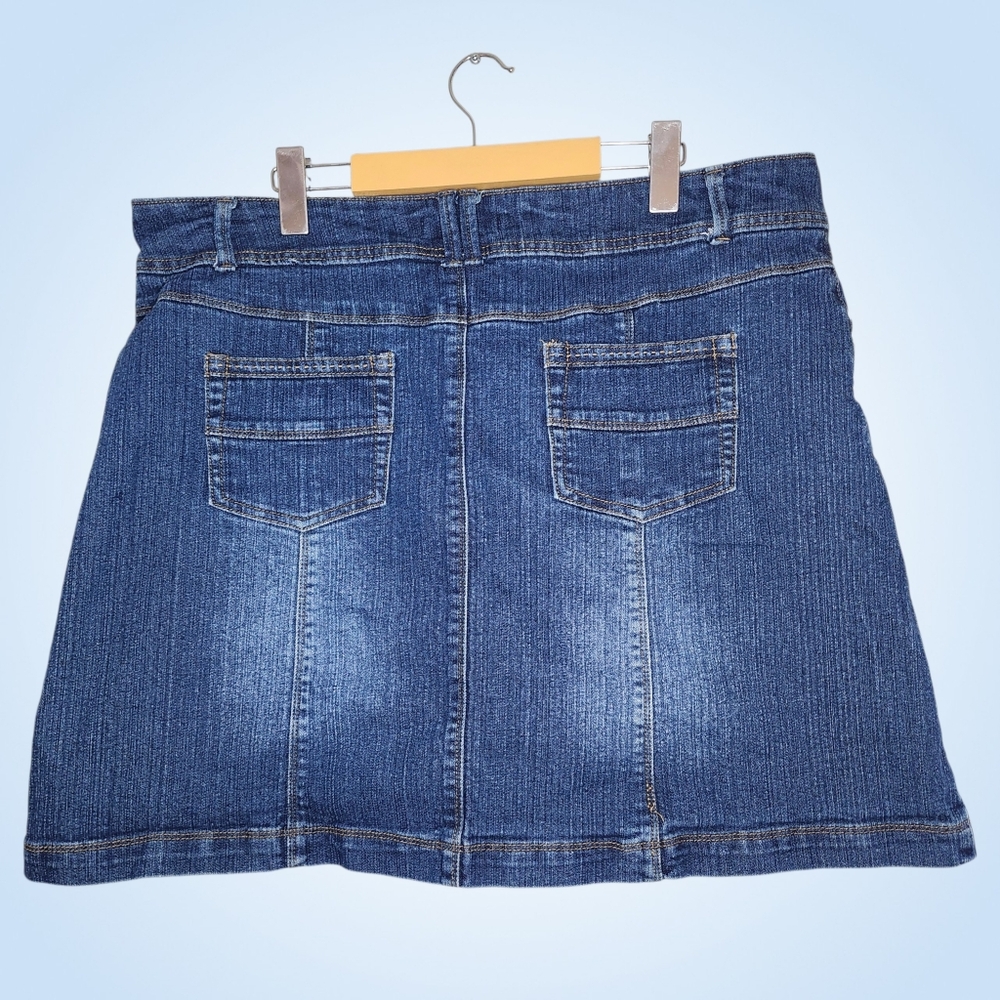 AE SPORT Denim Skort - 18 - Picture 2 of 5